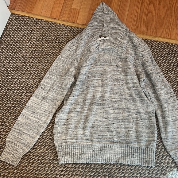 H&M Gray and white single button shawl sweater great condition size Large - Picture 2 of 7